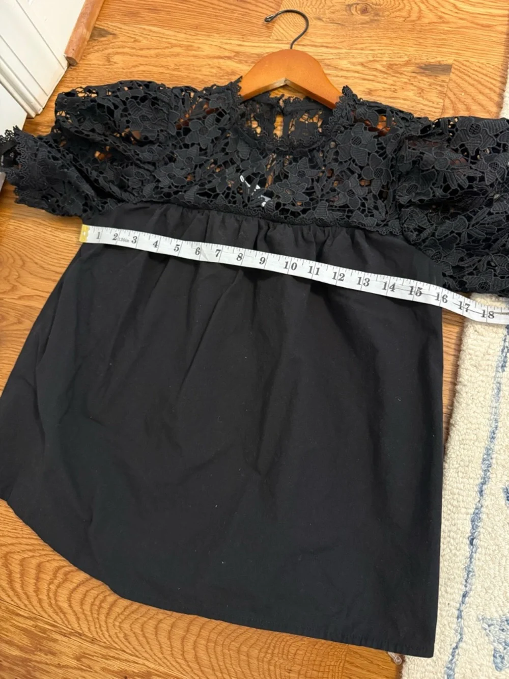 Sundays by wearesundays Black Crochet Lace Yoke Puff Sleeve Top Size Small - Picture 6 of 9